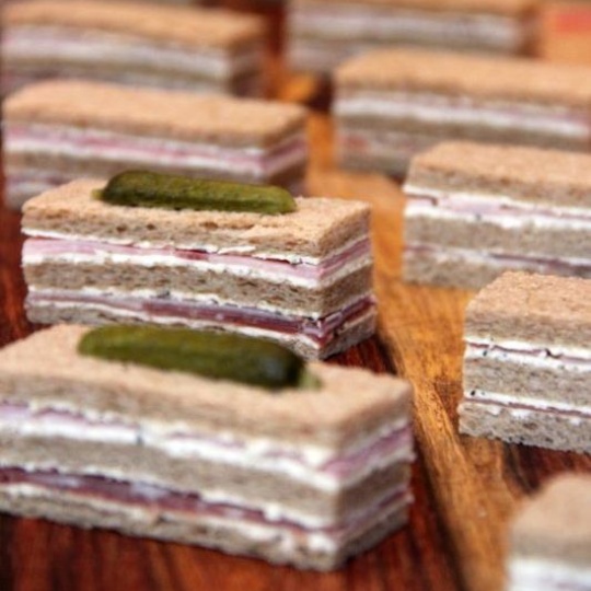 Sandwich jambon beurre façon Opéra, moutarde de Dijon Maille